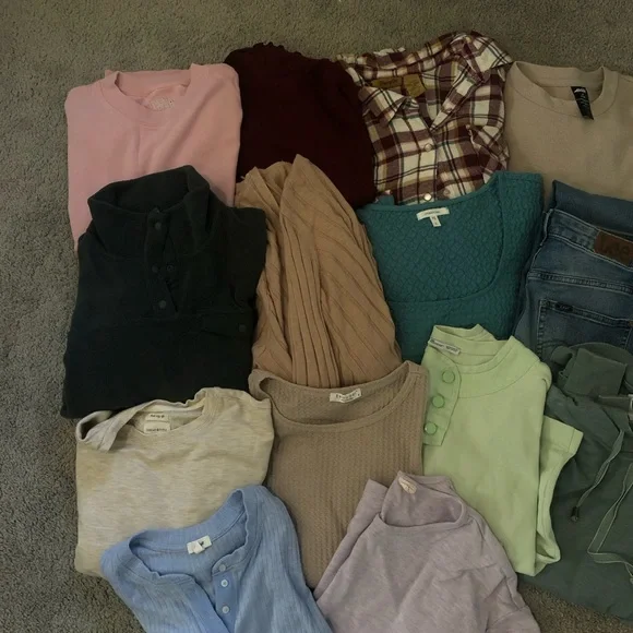 Huge fall clothes bundle. Various sizes - Picture 2 of 3